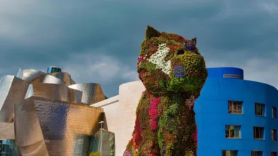 Jeff Koons' 'Puppy' outside the Guggenheim Museum, Bilbao, Spain